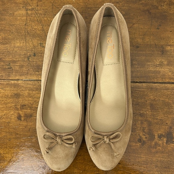 Me Too Suede Pumps Heels Shoes Women's Size 8.5 Leather Minimalist Neutral Work - Picture 3 of 11